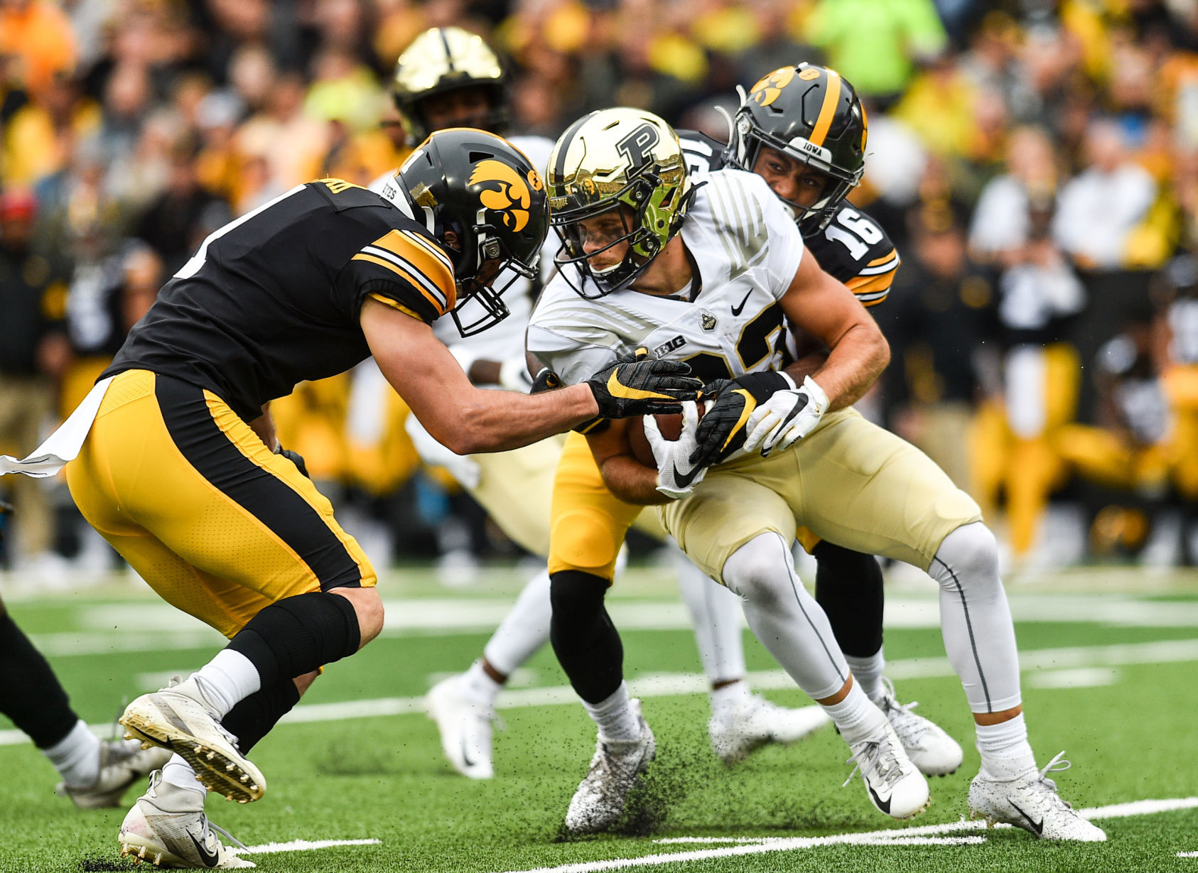 101919-qct-spt-purdue-ia-foot-035a.jpg